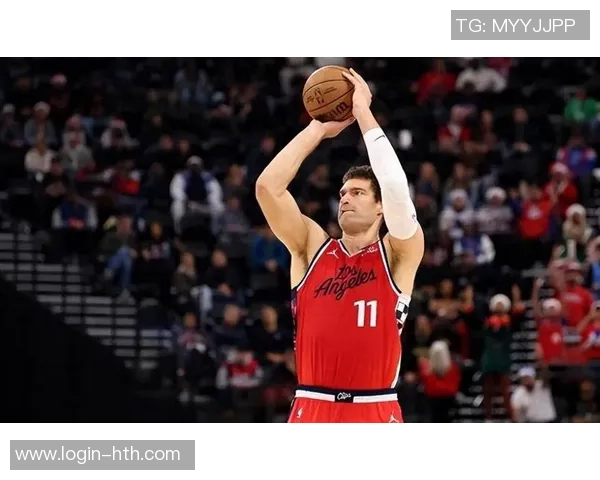 布鲁克洛佩斯如何在NBA赛场上重塑自我与球队的成功之路